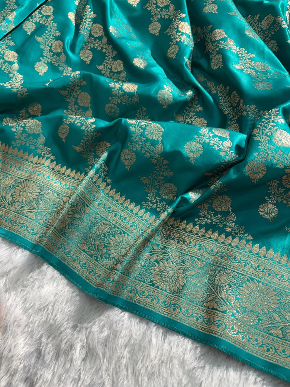 Bottle Green Cross Pattern Mashru Silk Saree