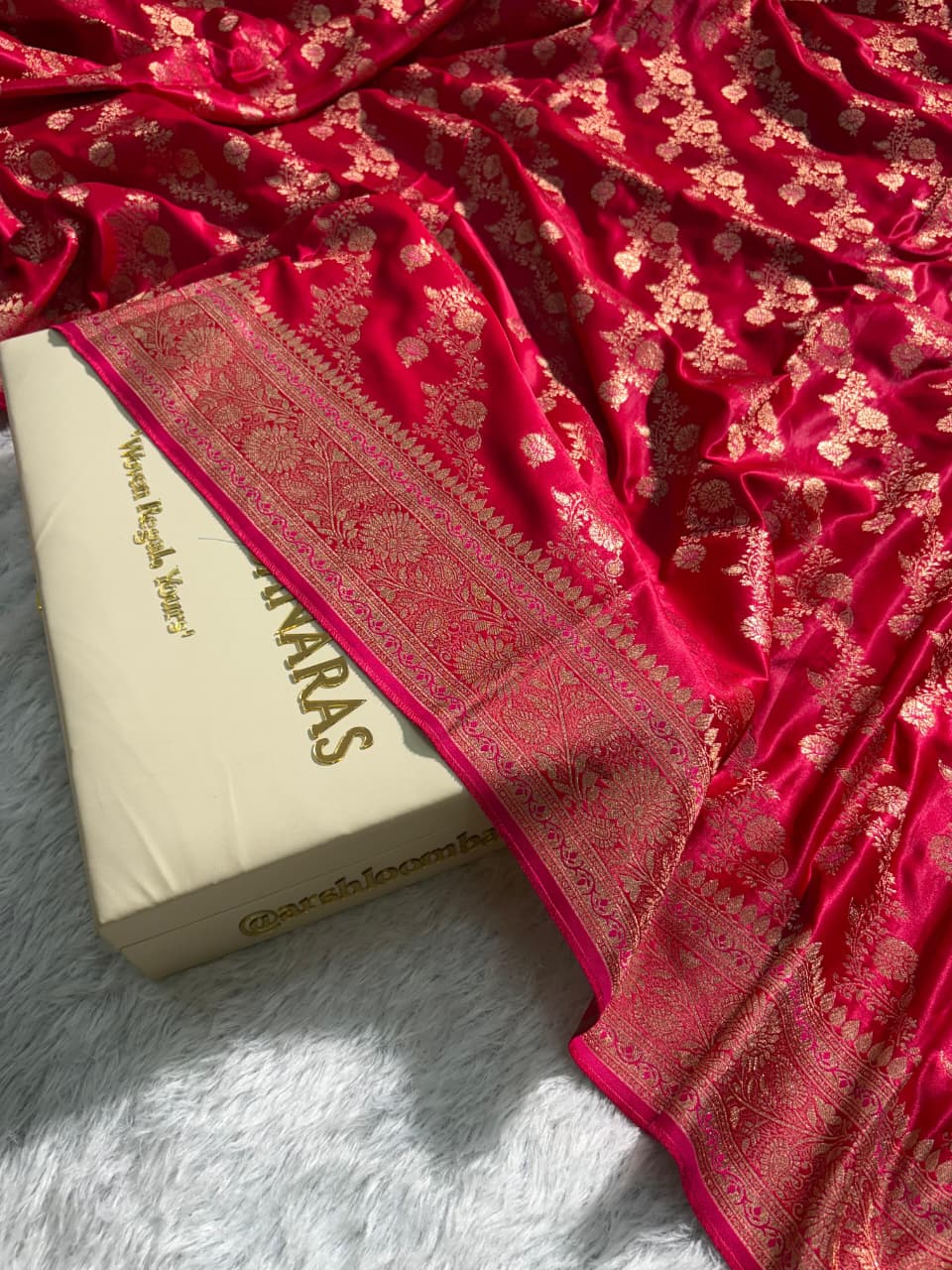 Lite Red Cross Pattern Mashru Silk Saree