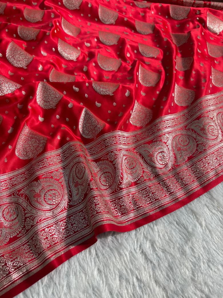 Red Shades Paisley Motif Mashru Silk Saree