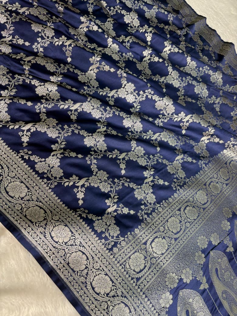 Navy Blue Floral Jaal Pattern Mashru Silk Saree