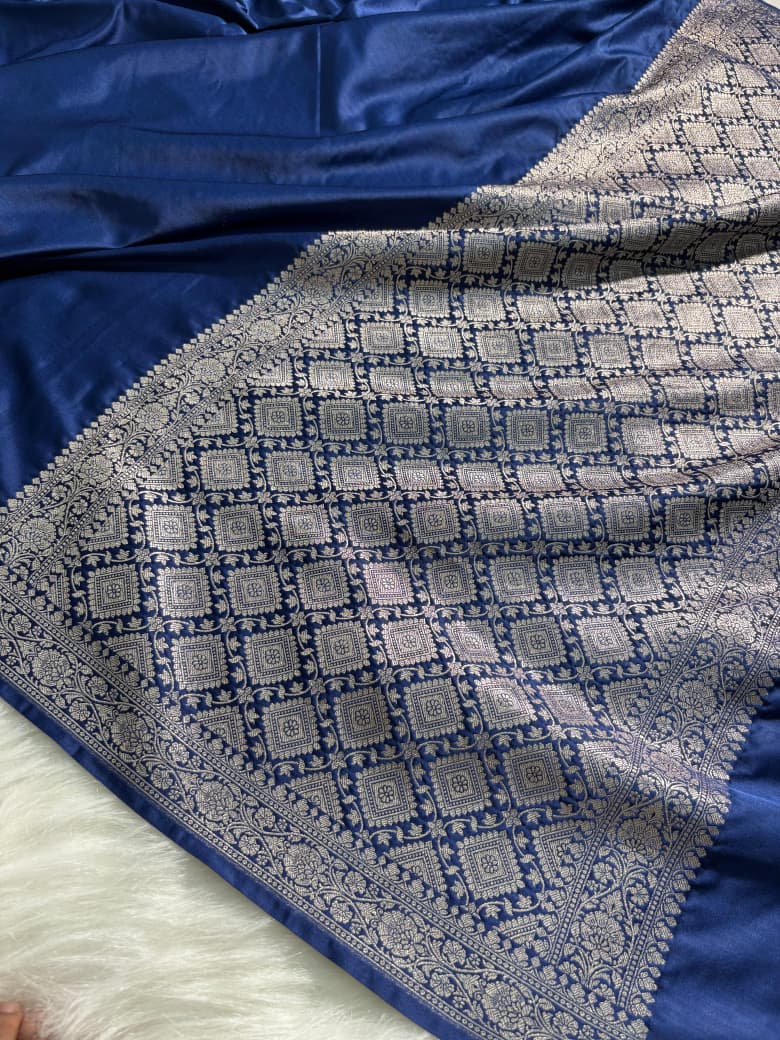 Navy Blue Plain Pattern Mashru Silk Saree
