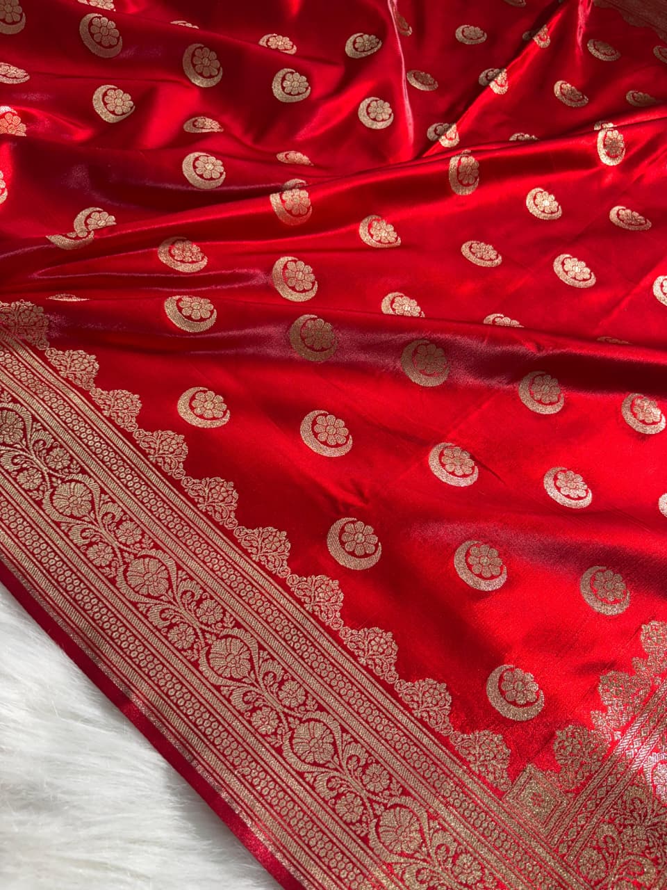 Red Chand Tara Satin Silk Saree