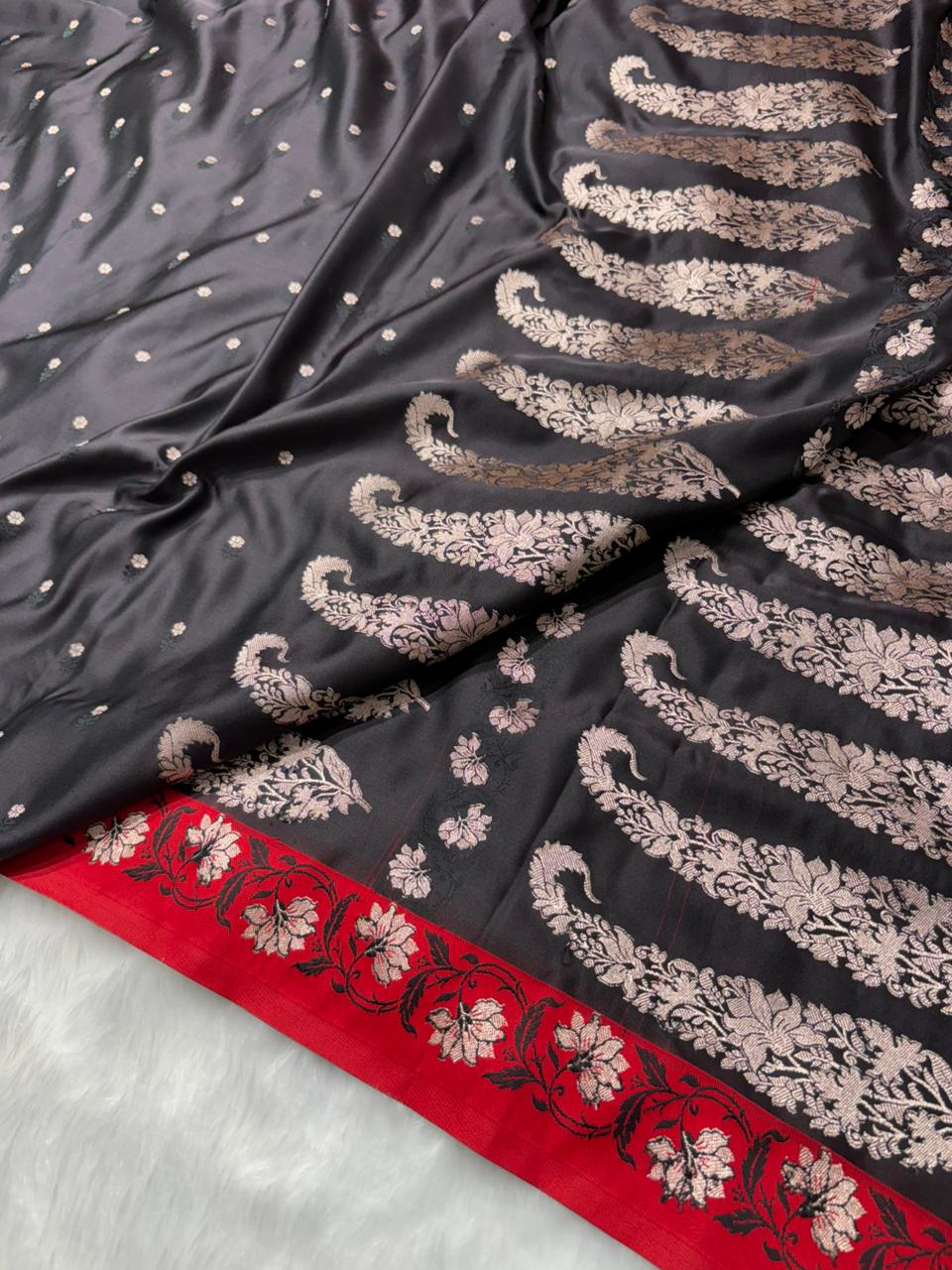 Contrast Black With Red Floral Boota With Floral Border Mashru Silk Saree