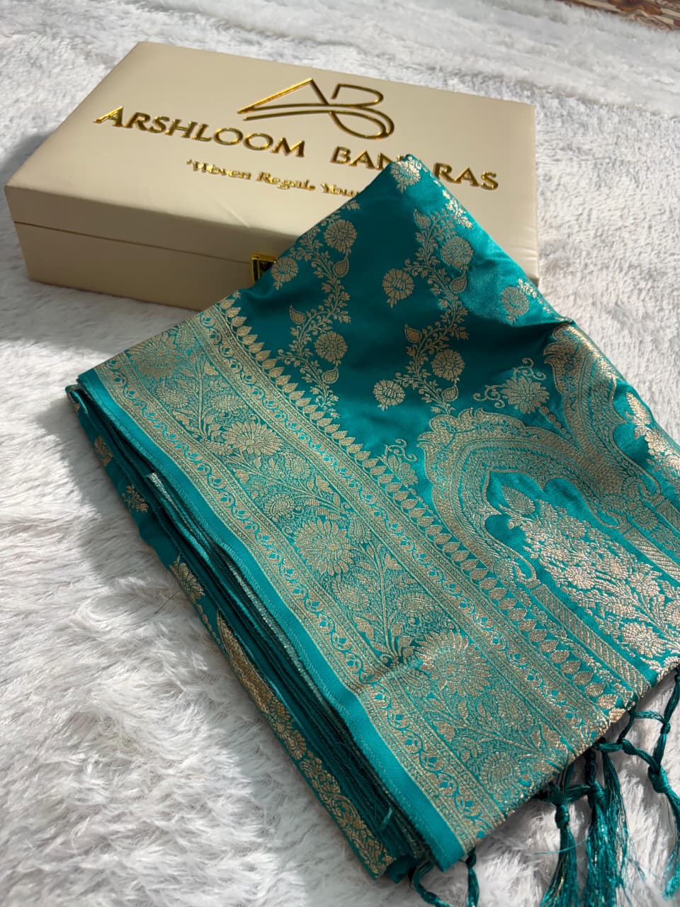 Bottle Green Cross Pattern Mashru Silk Saree