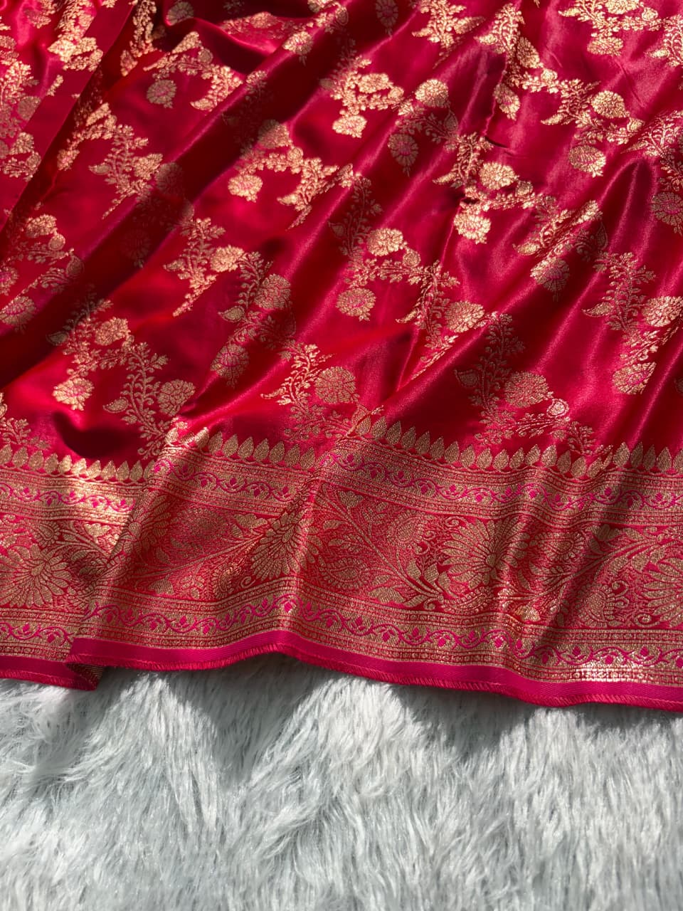 Lite Red Cross Pattern Mashru Silk Saree