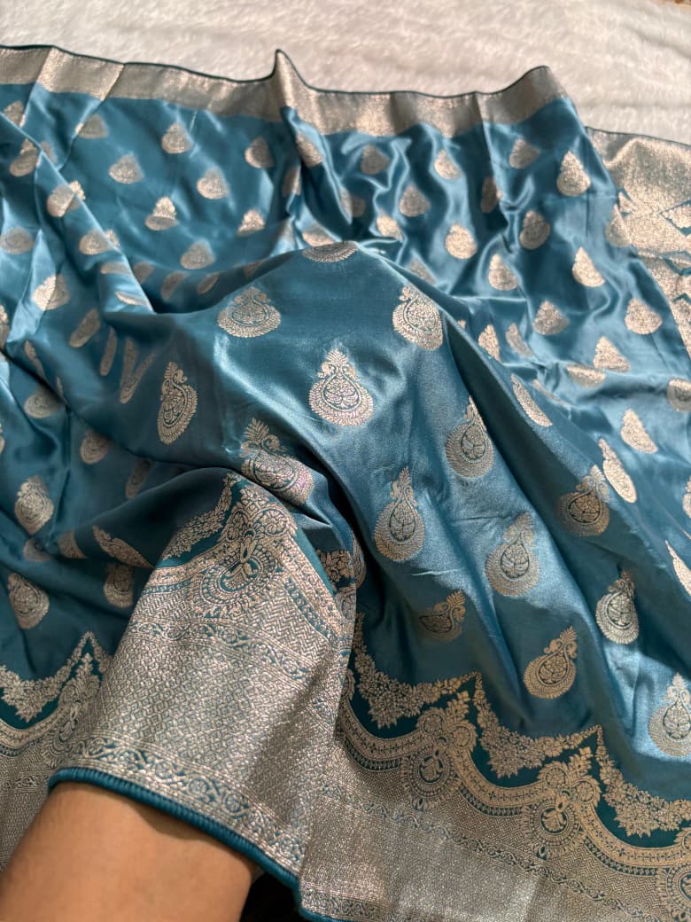 Firozy Scallop Boota Pattern Mashru Silk Saree