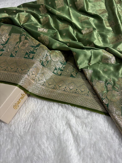 Leaf Green Floral & Booti Pattern Mashru Silk Saree