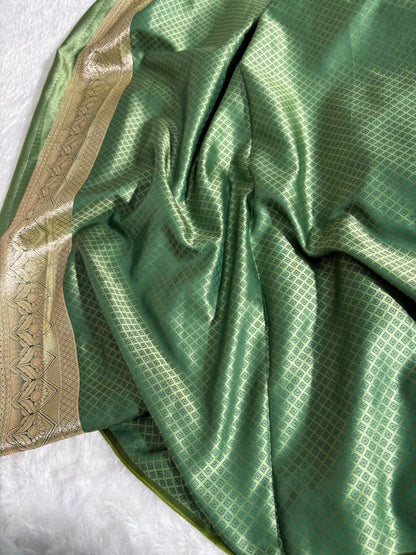 Leaf Green Floral & Booti Pattern Mashru Silk Saree