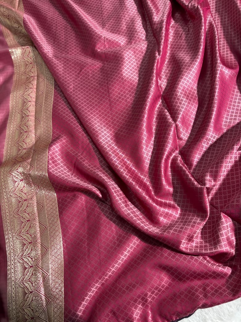 Dusty Rose Pink Floral & Booti Pattern Mashru Silk Saree