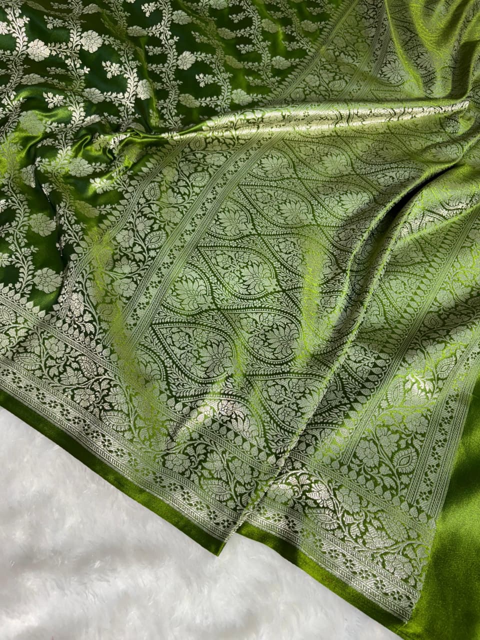 Mehandi Green Floral Jaal Pattern Mashru Silk Saree