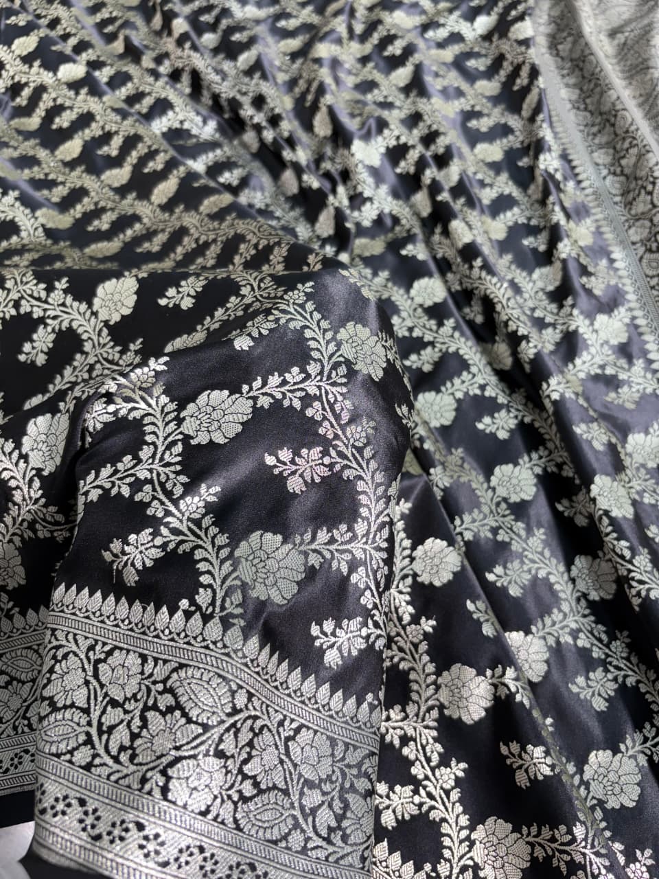 Black Floral Jaal Pattern Mashru Silk Saree