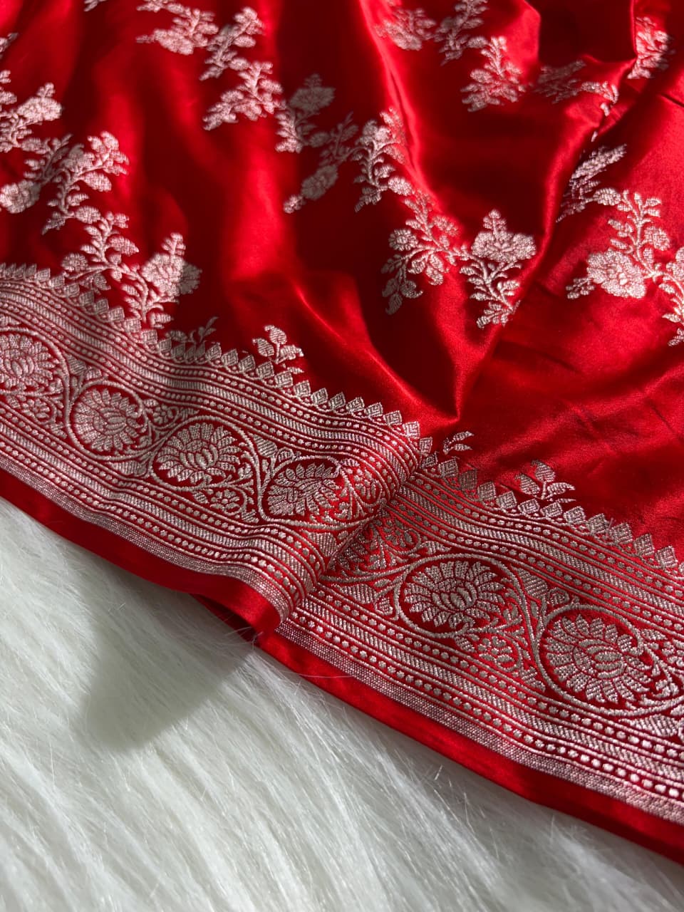 Red Cross Jaal Floral Pattern Mashru Silk Saree