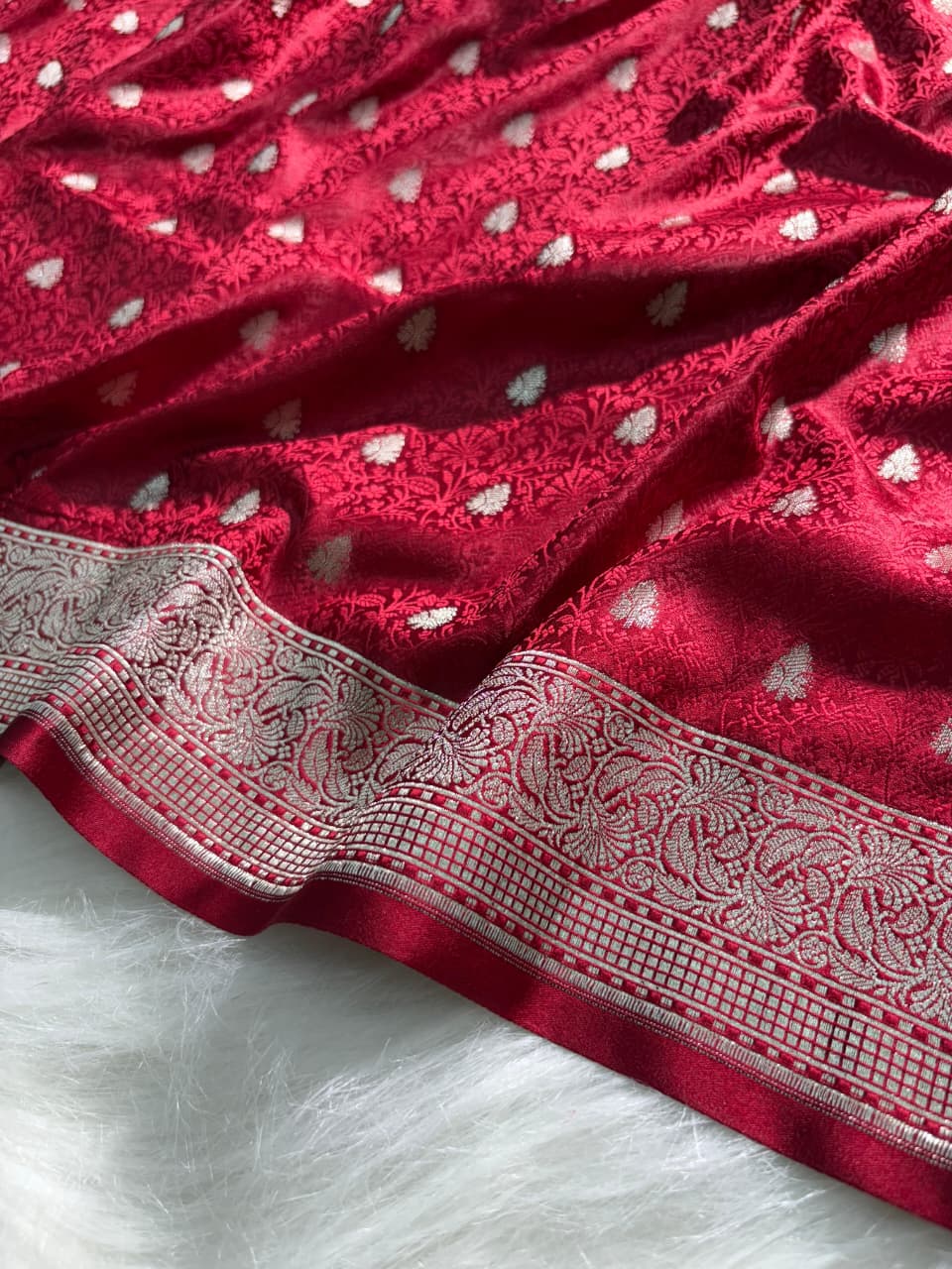 Red Banarasi Booti Tanchoi Mashru Silk Saree