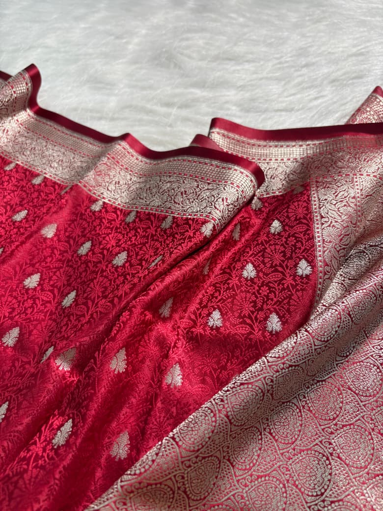 Red Banarasi Booti Tanchoi Mashru Silk Saree