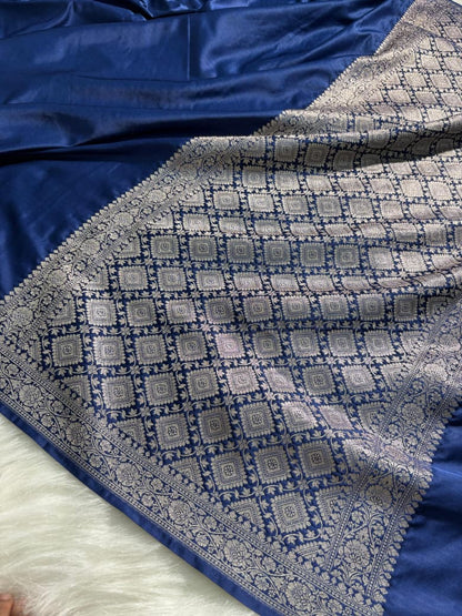 Navy Blue Plain Pattern Mashru Silk Saree