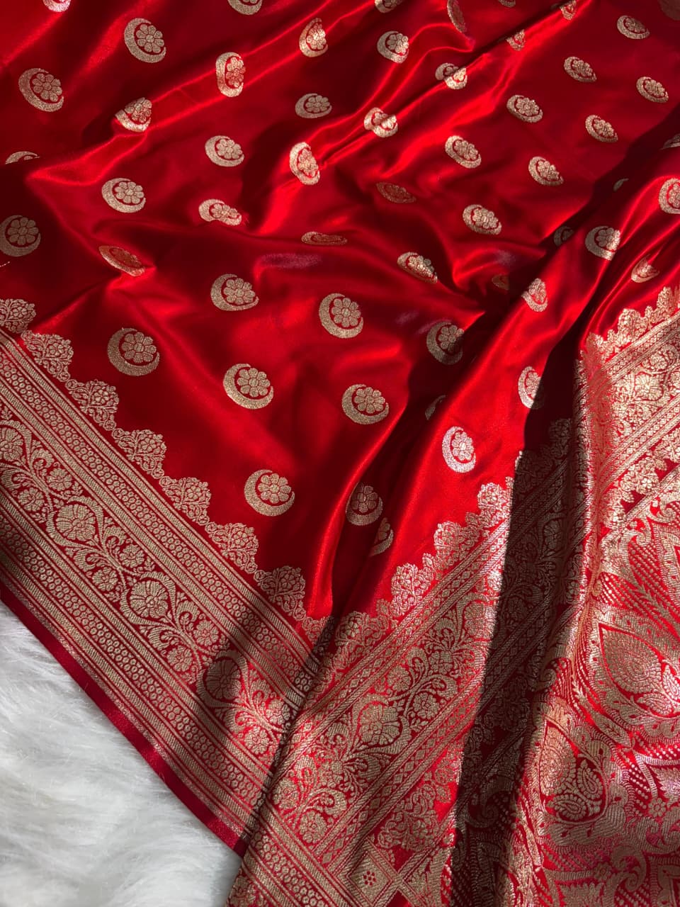 Red Chand Tara Satin Silk Saree