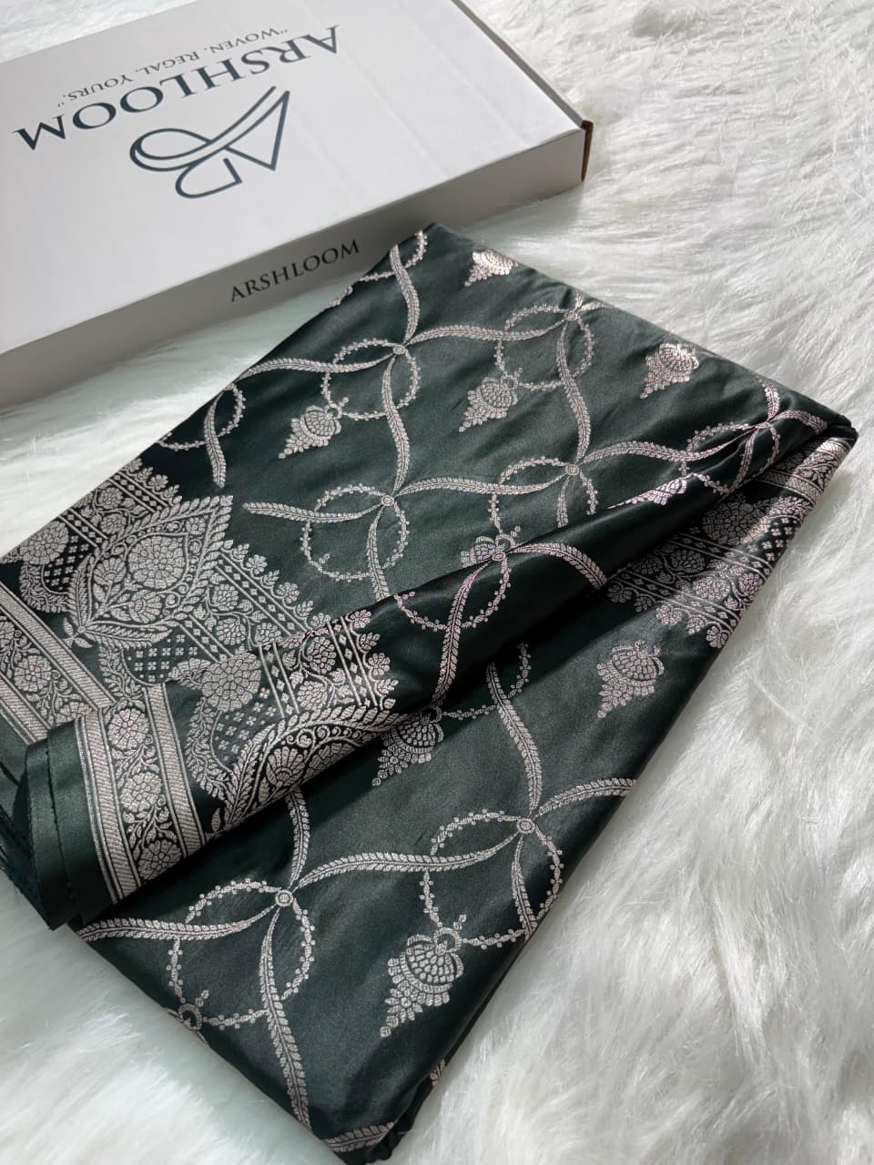 Forest Green Jaal Pattern Mashru Silk Saree