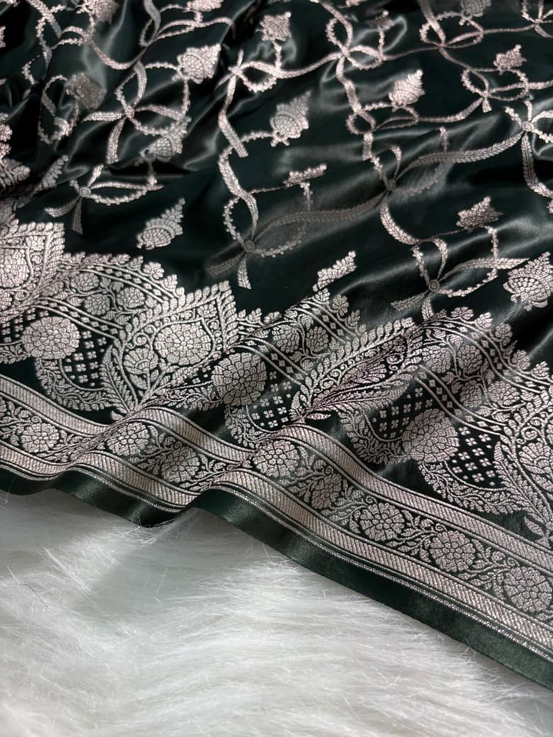 Forest Green Jaal Pattern Mashru Silk Saree