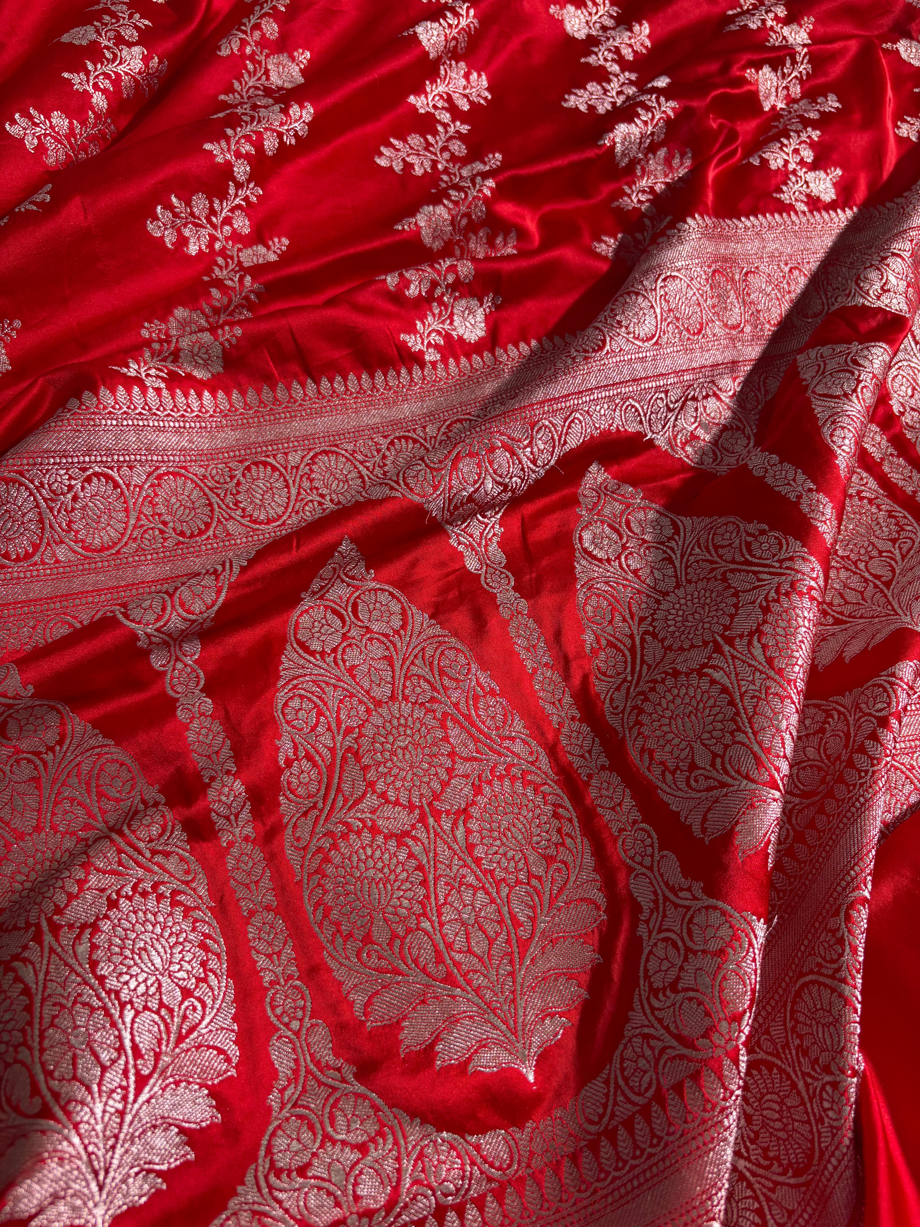 Cross Jaal Floral Pattern Mashru Silk Saree in Red Shades