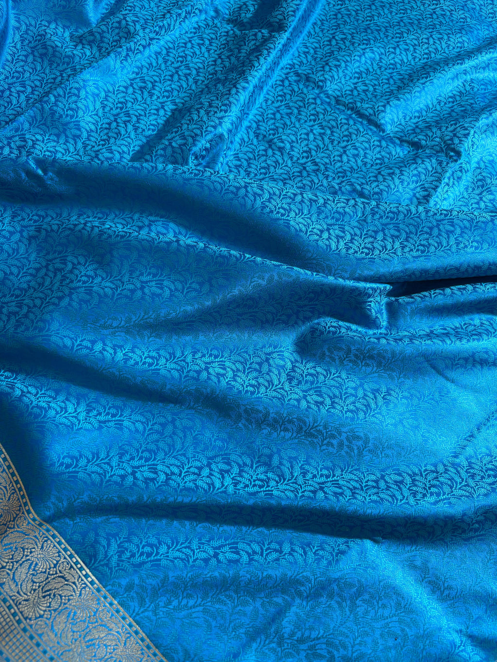 Majestic Blue Floral Tanchoi Mashru Silk Saree