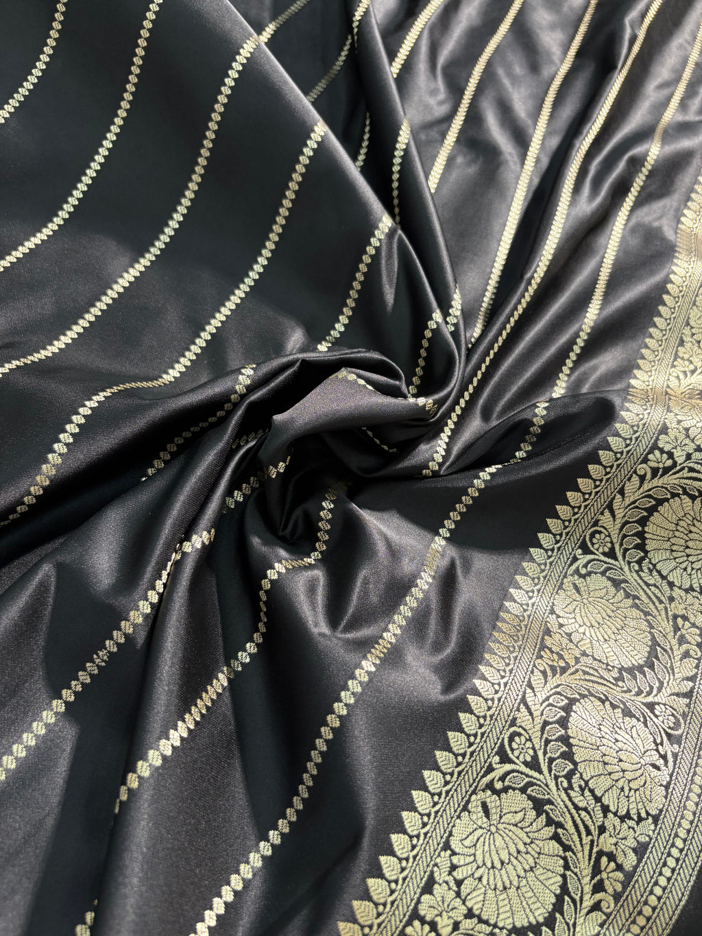 Banarasi Tanchoi Black Floral Boota Mashru Silk Saree