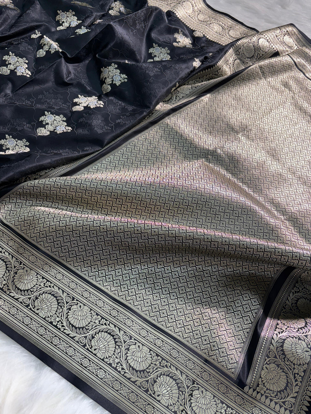 Banarasi Tanchoi Black Floral Boota Mashru Silk Saree