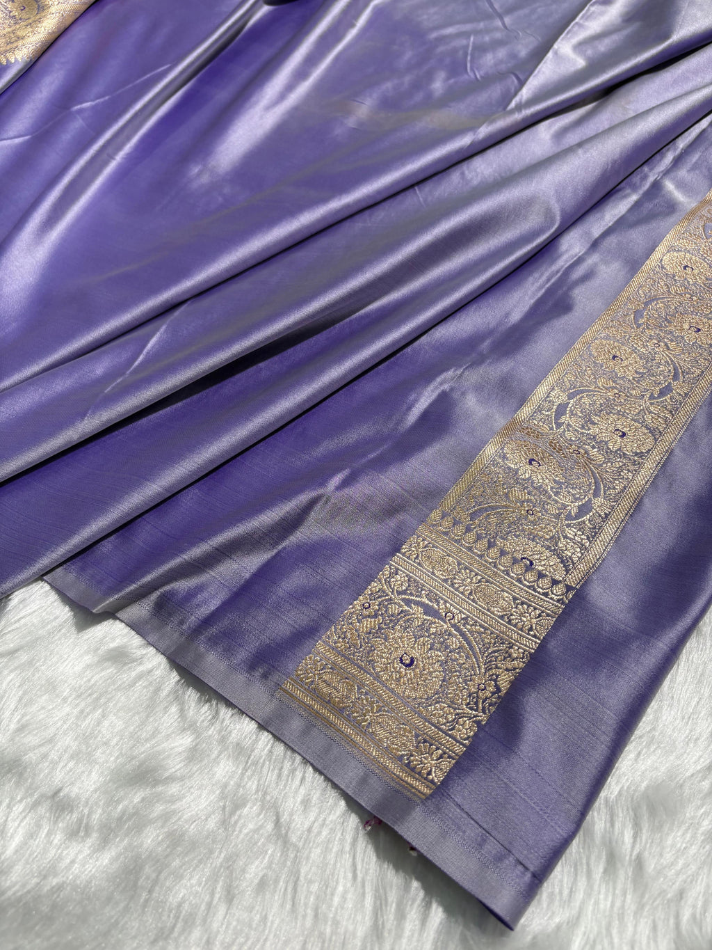 Dusty Lavender Unique Floral Pattern Mashru Silk Saree