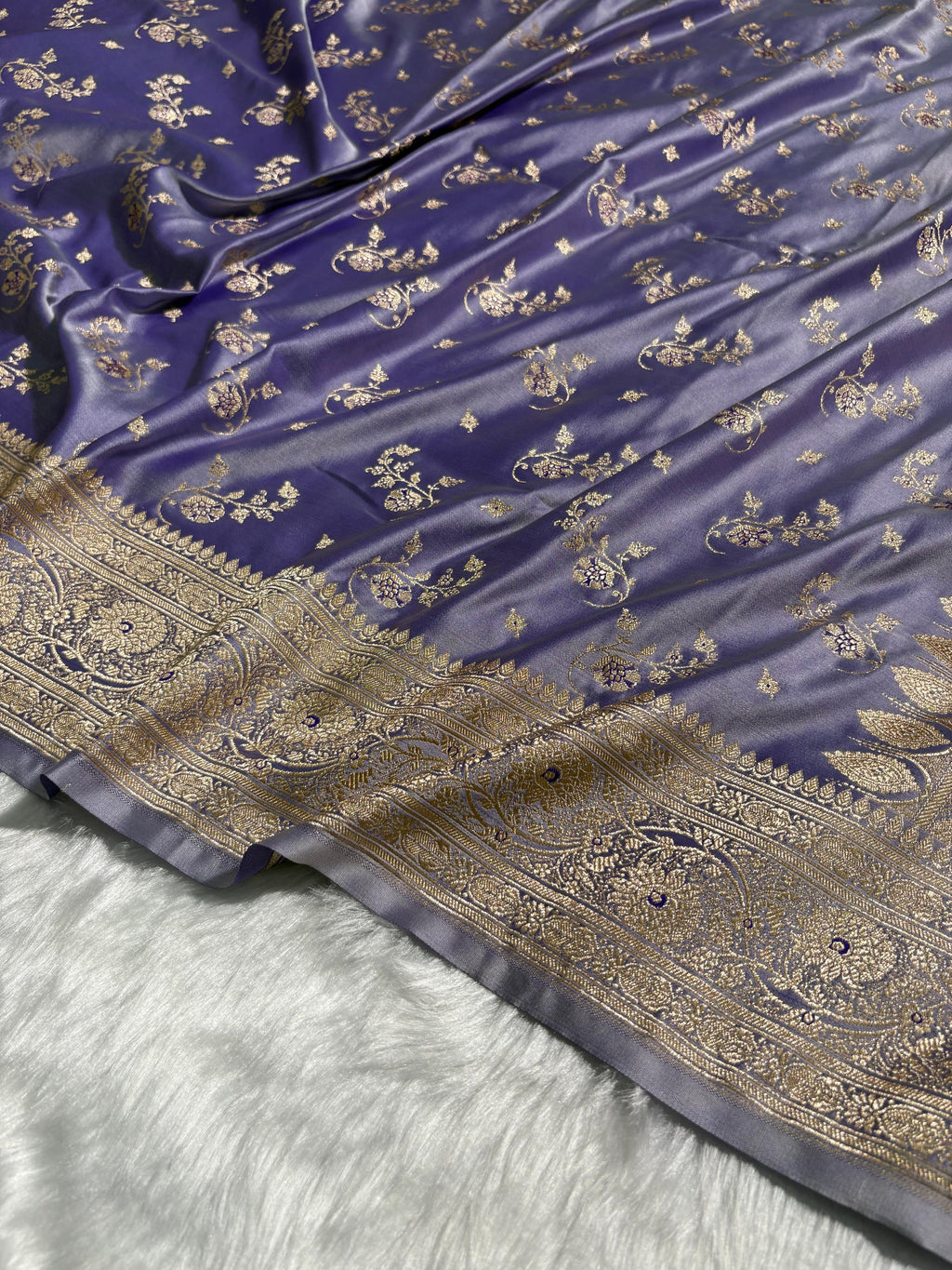 Dusty Lavender Unique Floral Pattern Mashru Silk Saree