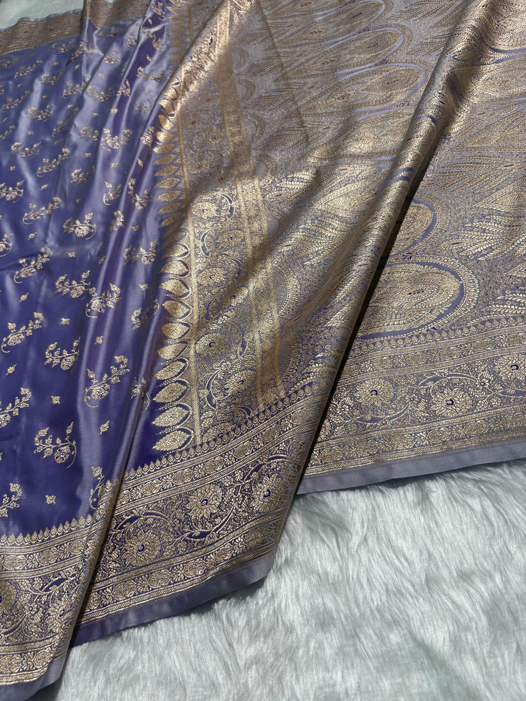 Dusty Lavender Unique Floral Pattern Mashru Silk Saree