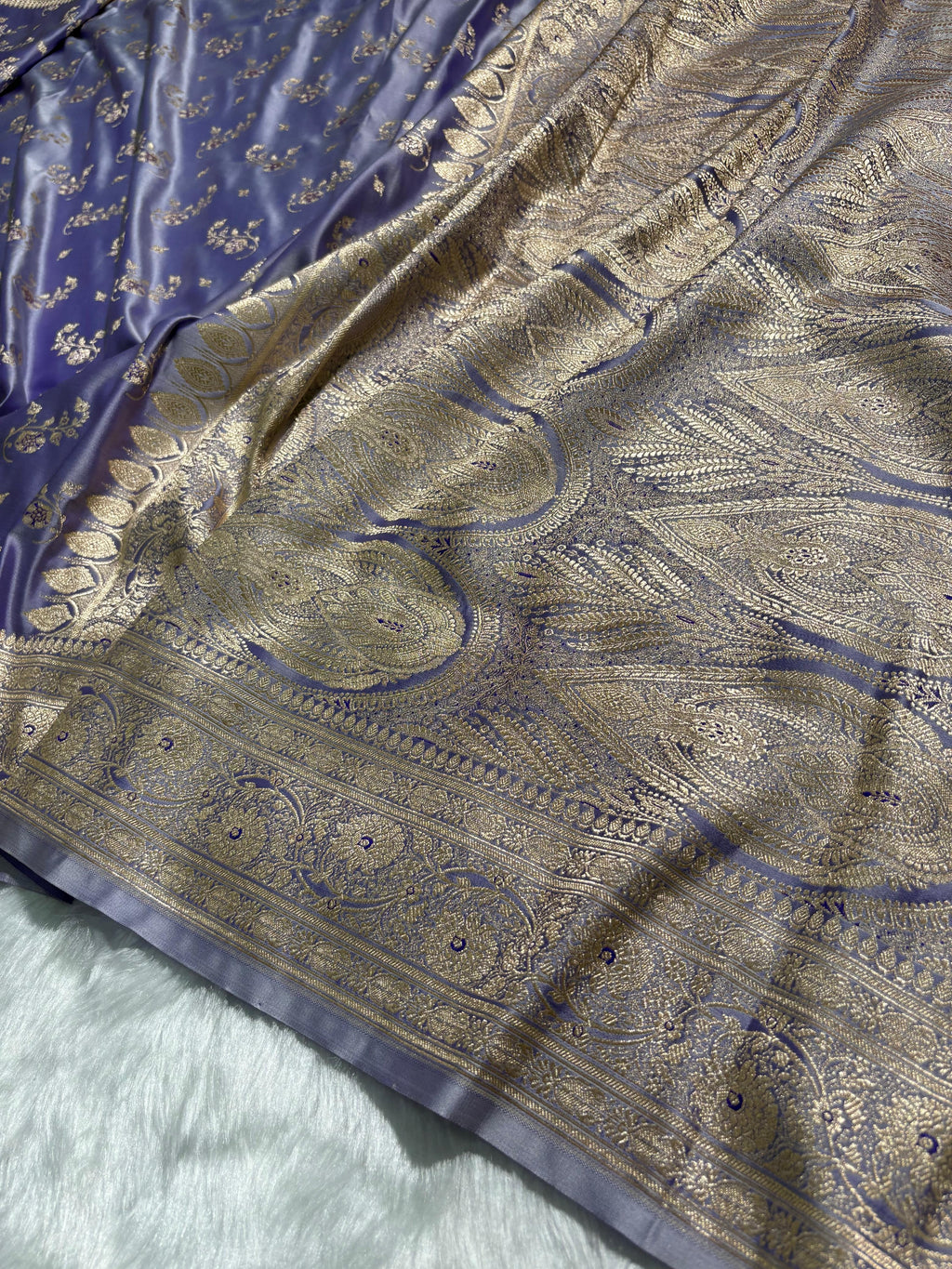 Dusty Lavender Unique Floral Pattern Mashru Silk Saree