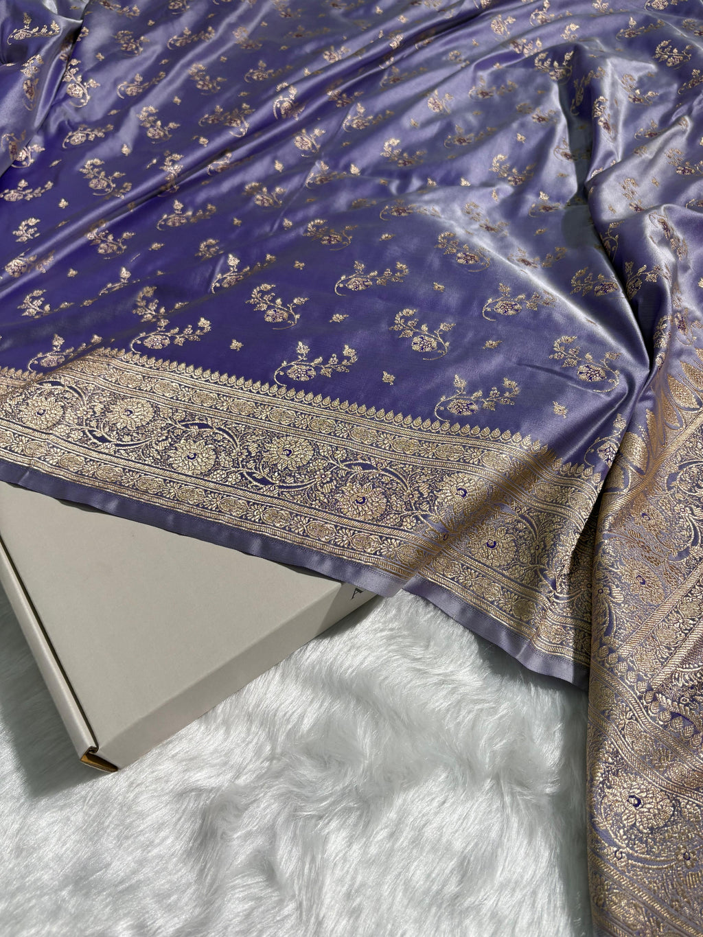 Dusty Lavender Unique Floral Pattern Mashru Silk Saree