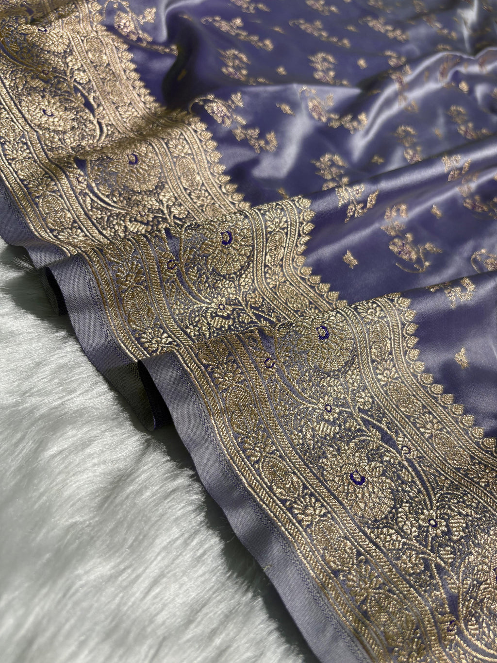 Dusty Lavender Unique Floral Pattern Mashru Silk Saree