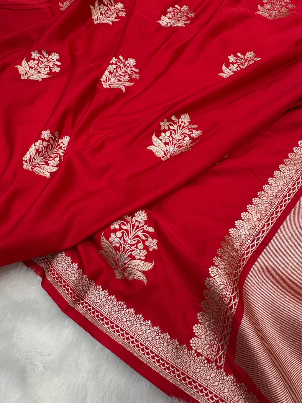 Red Shades Banarasi Floral Boota Pattern Mashru Silk Saree