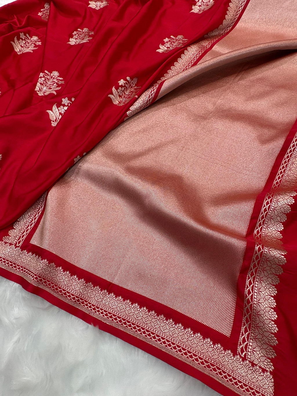 Red Shades Banarasi Floral Boota Pattern Mashru Silk Saree
