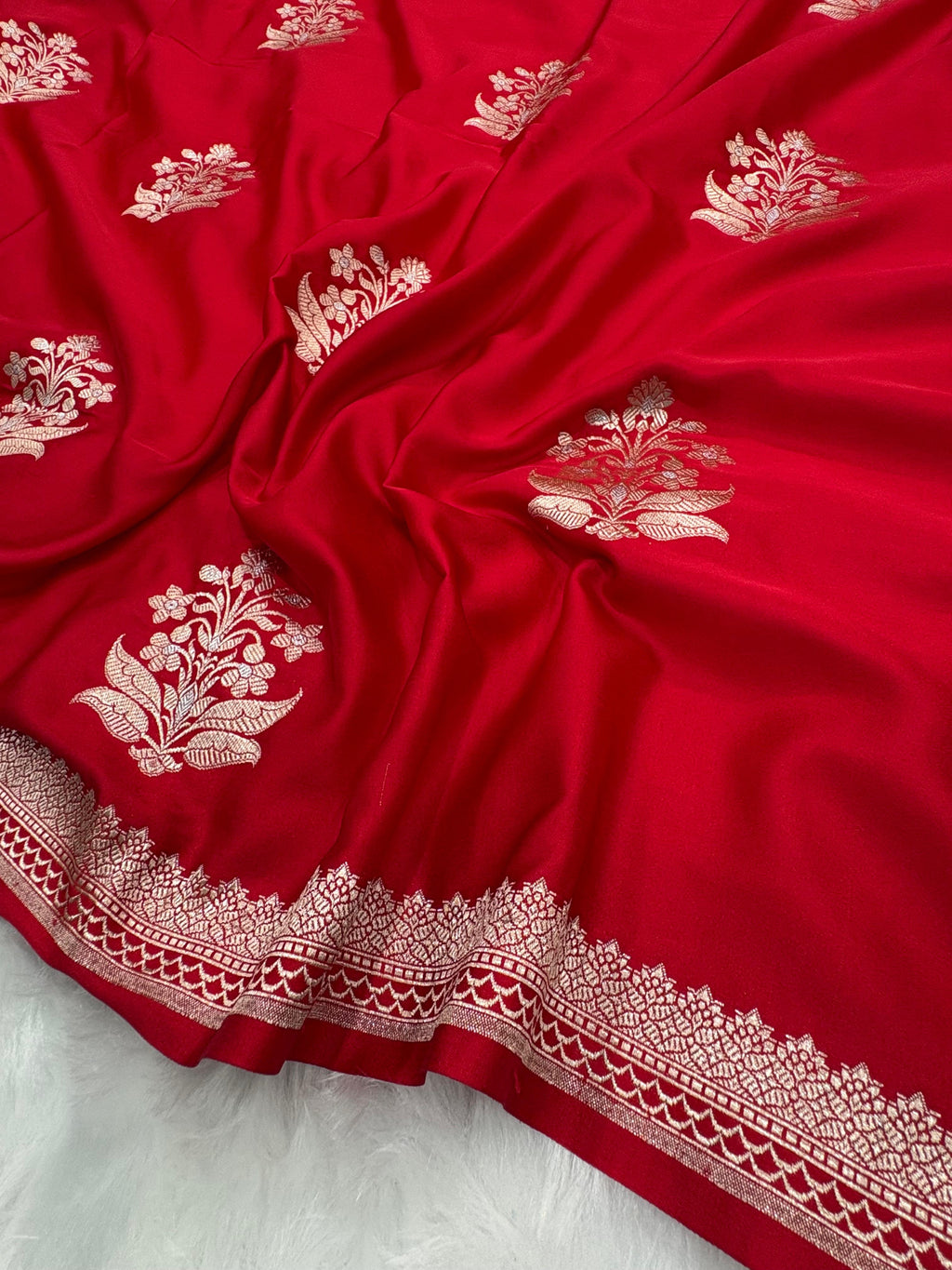 Red Shades Banarasi Floral Boota Pattern Mashru Silk Saree