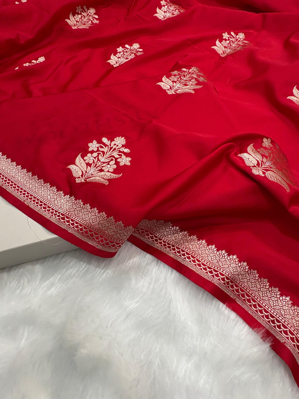 Red Shades Banarasi Floral Boota Pattern Mashru Silk Saree