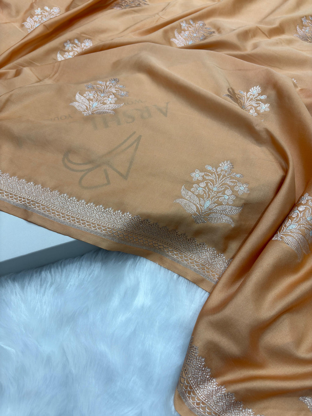 Tusser Shades Banarasi Floral Boota Pattern Mashru Silk Saree