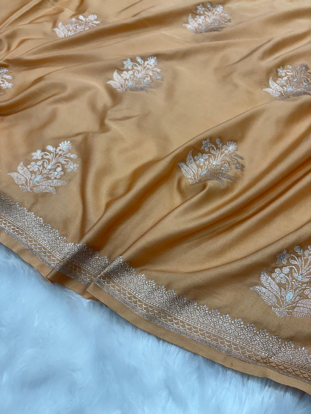 Tusser Shades Banarasi Floral Boota Pattern Mashru Silk Saree