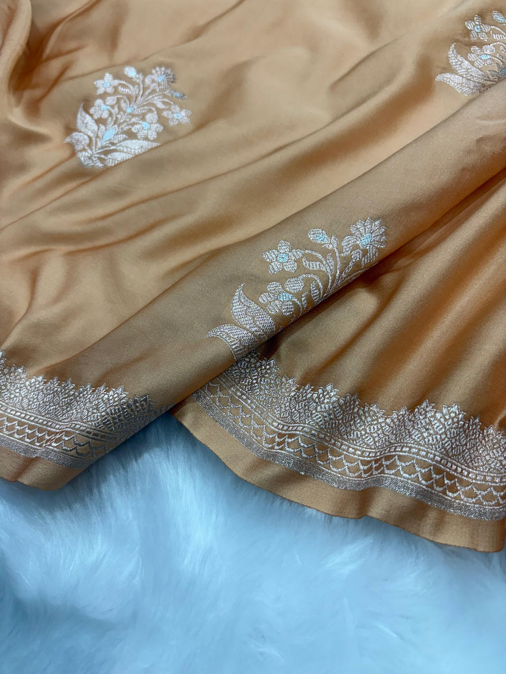 Tusser Shades Banarasi Floral Boota Pattern Mashru Silk Saree
