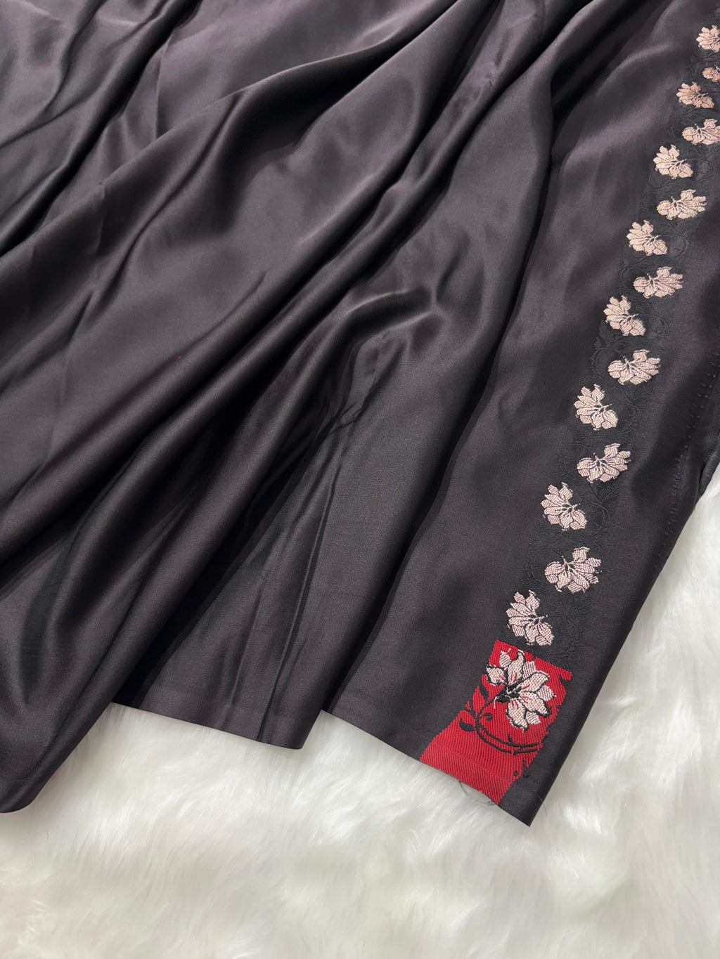 Contrast Black With Red Floral Boota With Floral Border Mashru Silk Saree