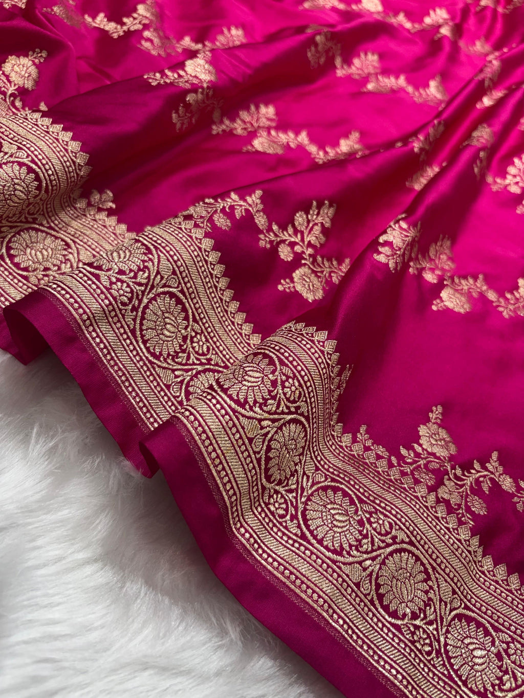 Cross Jaal Floral Pattern Mashru Silk Saree in Rani Shades