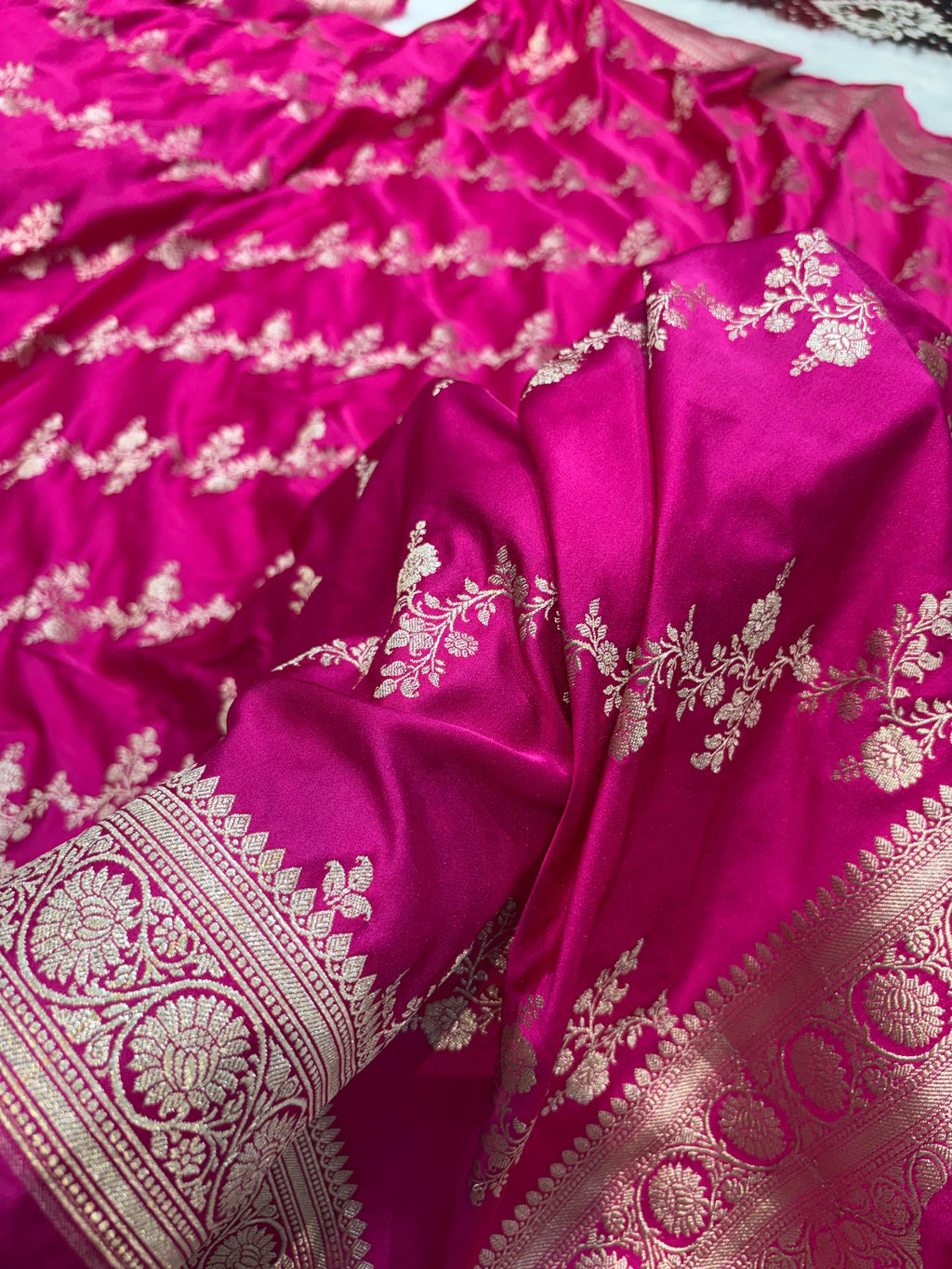 Cross Jaal Floral Pattern Mashru Silk Saree in Rani Shades