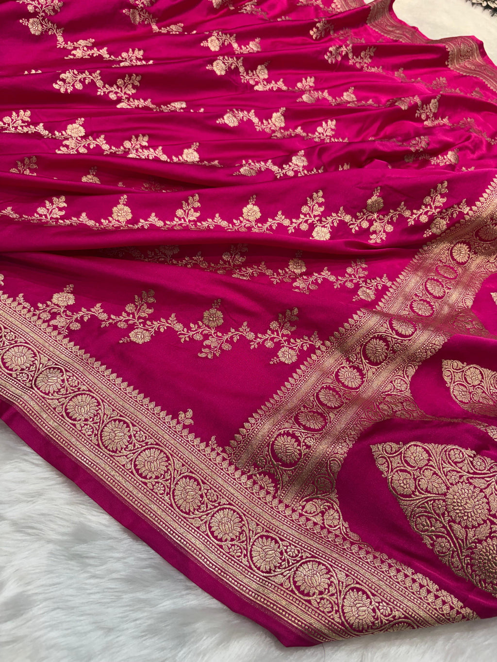 Cross Jaal Floral Pattern Mashru Silk Saree in Rani Shades