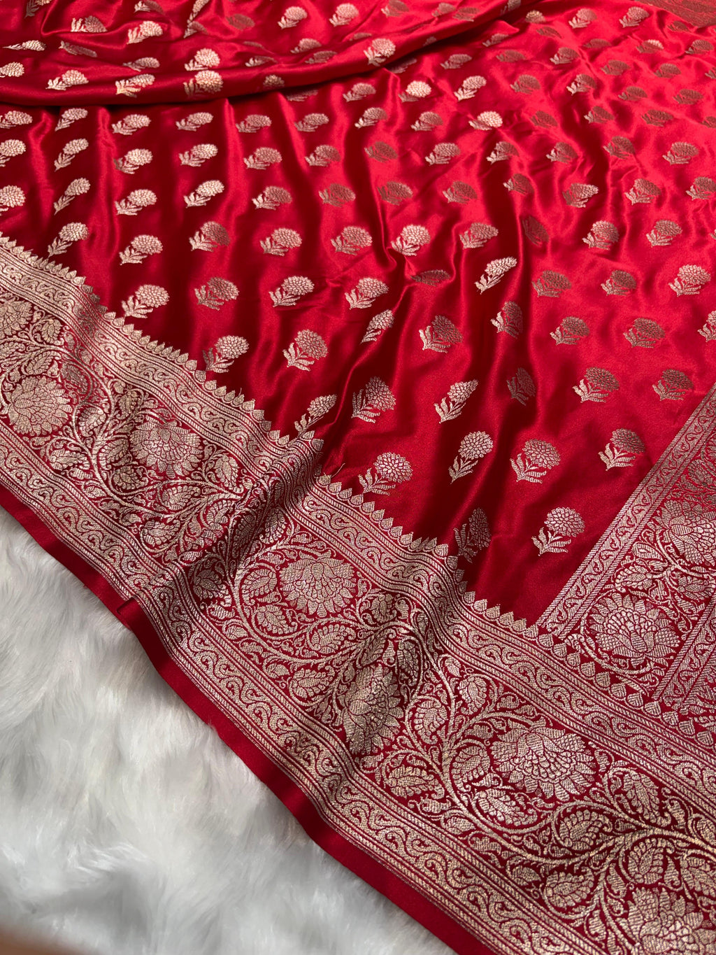 Red Shades Floral Boota Pattern Mashru Silk Saree