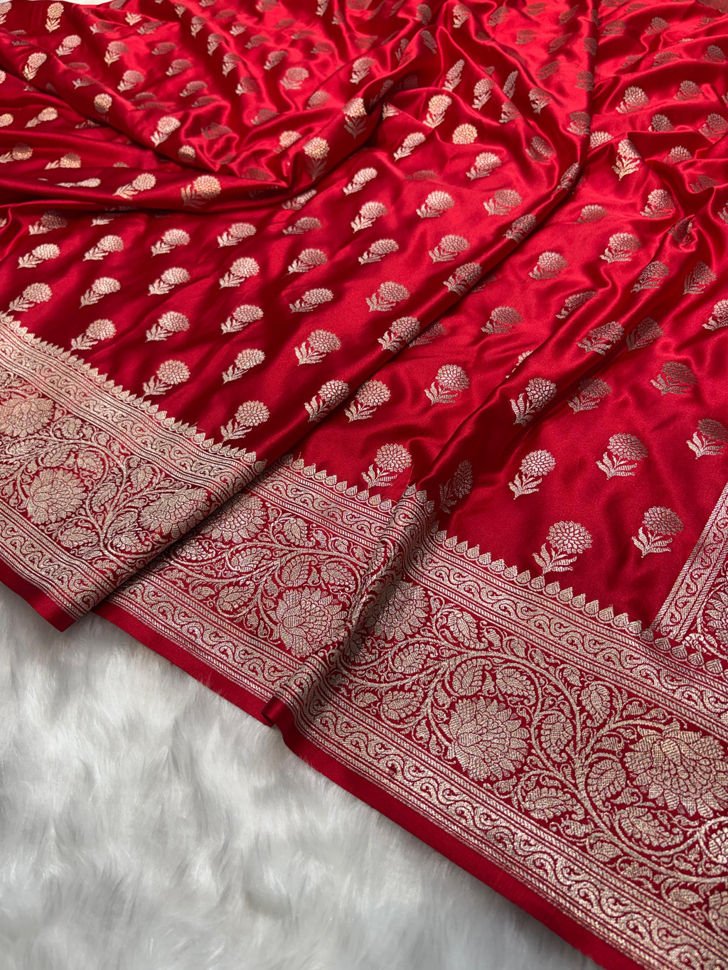 Red Shades Floral Boota Pattern Mashru Silk Saree