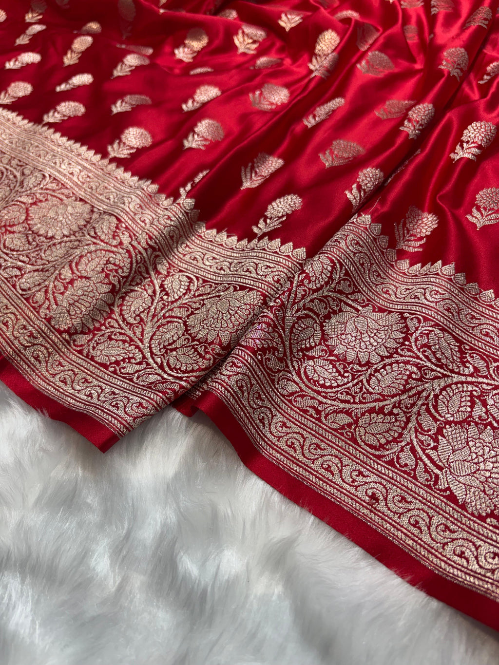 Red Shades Floral Boota Pattern Mashru Silk Saree