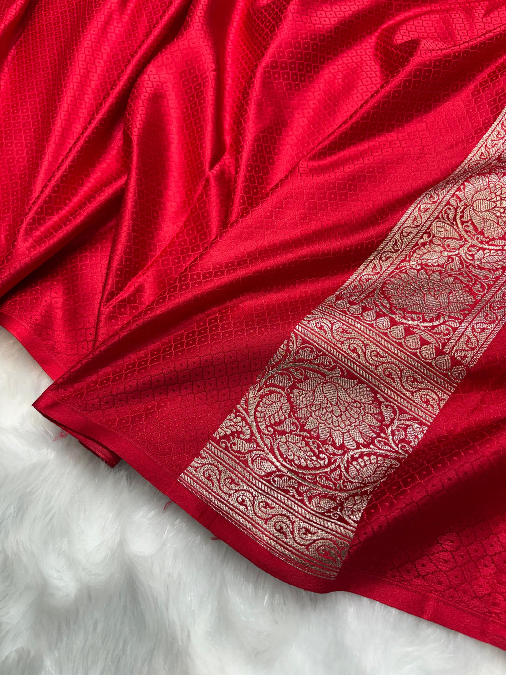 Red Shades Floral Boota Pattern Mashru Silk Saree
