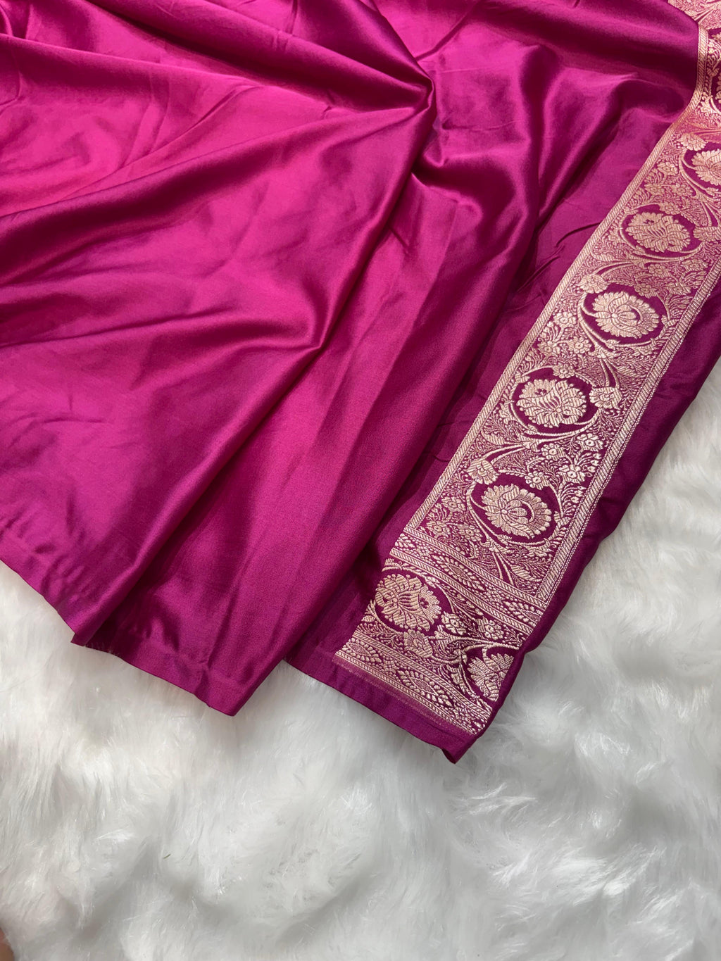 Magenta Shades Floral Jaal with Vertical Stripe Motifs Pattern Mashru Silk Saree