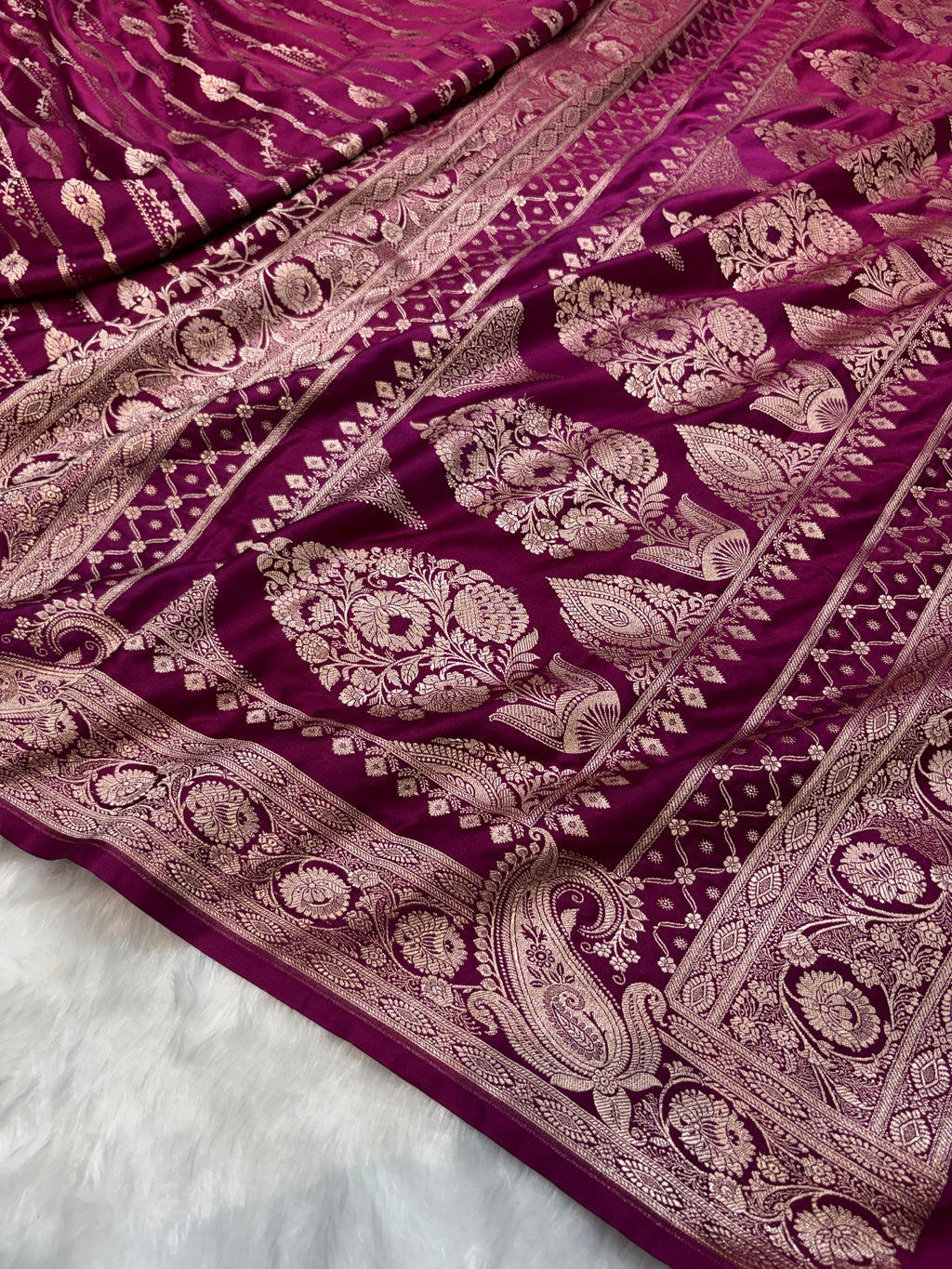 Magenta Shades Floral Jaal with Vertical Stripe Motifs Pattern Mashru Silk Saree
