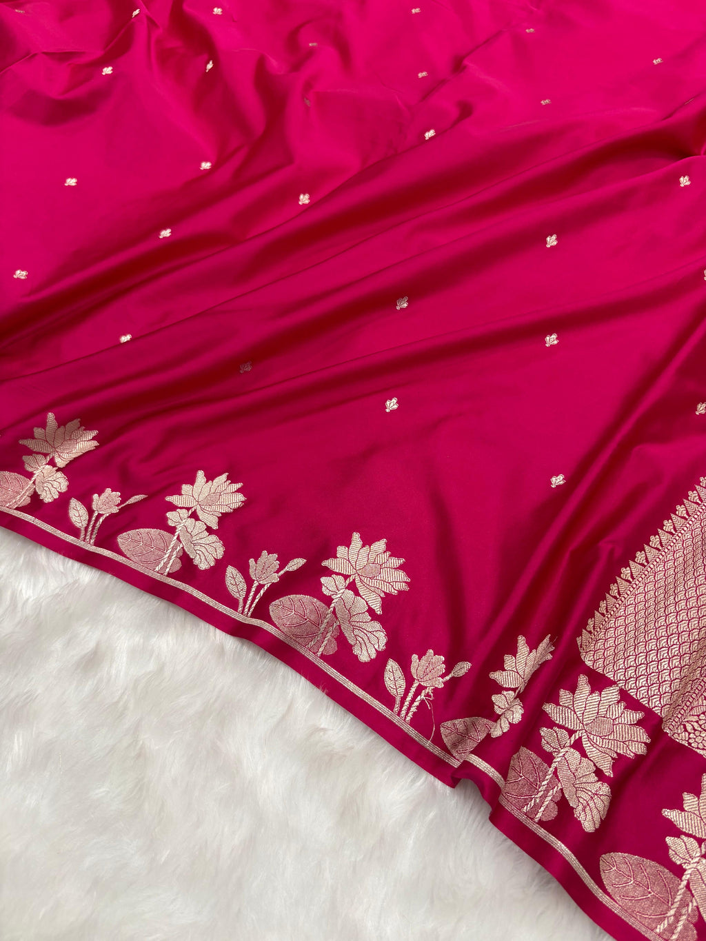 Rani Shades Booti Floral Border Mashru Silk Saree